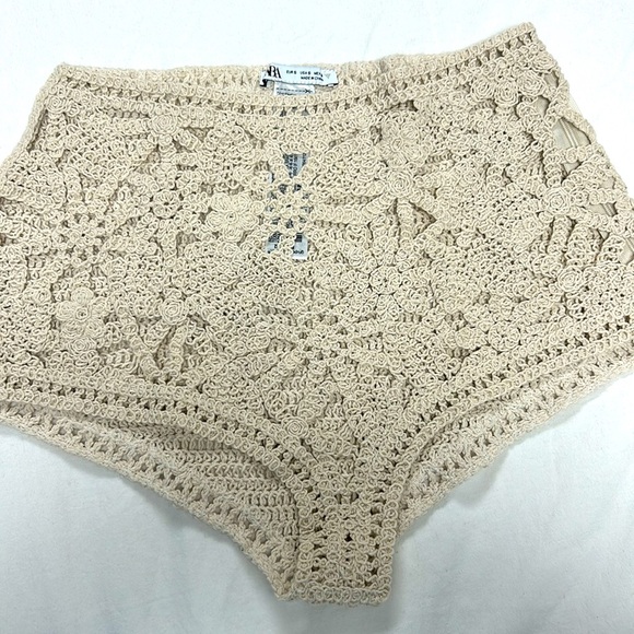 Zara knitted 🧶 brand new never used shorts, stunning size small - Picture 2 of 5